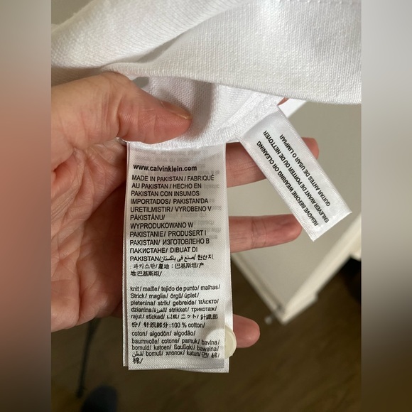 CALVIN KLEIN WHITE LONG SLEEVE BUTTON NECK - Picture 6 of 7